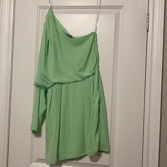 ❣️2 for $15❣️ Mint green one shoulder dress - Picture 2 of 2